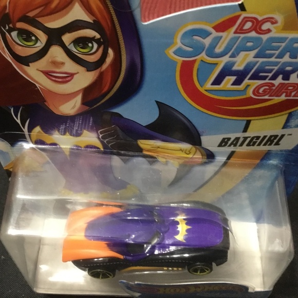 BATGIRL - DC Super Hero GIRLS Hot Wheels - Picture 6 of 7